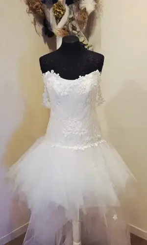 Robe de mariée bustier fleur brodé