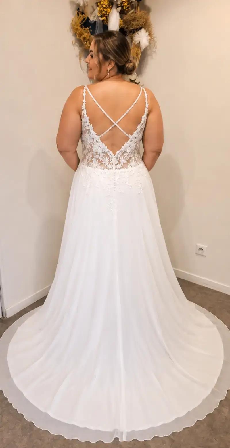 Robe de mariée fine bretelle – Image 2